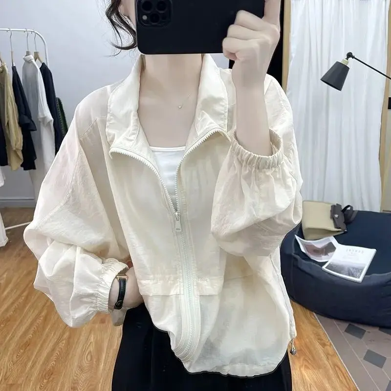 Summer Light and Thin Standing Collar Sunscreen Shirt for Women 2025 New Korean Loose Breathable UV Cardigan Top Jacket
Summer Light and Thin Standing Collar Sunscreen Shirt for Women 2025 New Korean Loose Breathable UV Cardigan Top Jacket