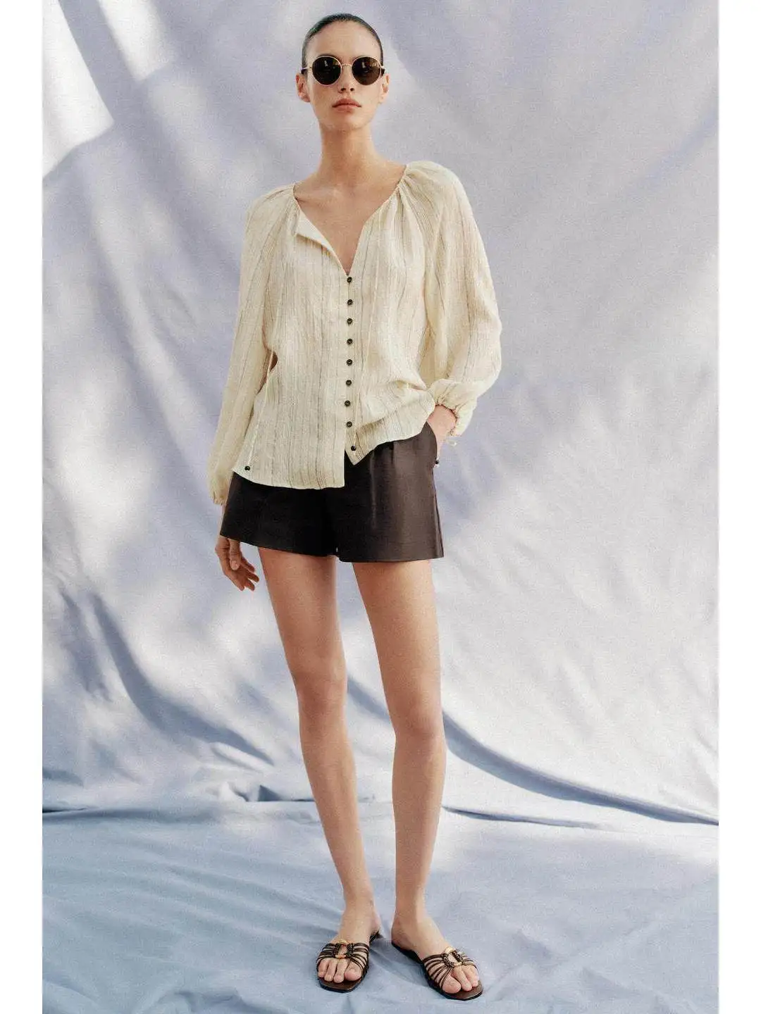 Loose Long Sleeve round Neck Shirt Beaded Knot Decoration Stripe Pattern Spring Fashion Women's Casual Shirt
Loose Long Sleeve round Neck Shirt Beaded Knot Decoration Stripe Pattern Spring Fashion Women's Casual Shirt