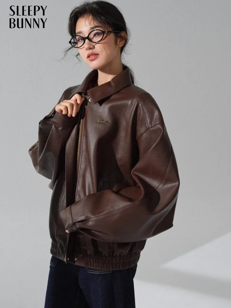 Vintage Brown Leather Jacket for Women Loose Fit Motorcycle PU Coat Casual American Outerwear Fashion Lapel Biker Jacket Outfit
Vintage Brown Leather Jacket for Women Loose Fit Motorcycle PU Coat Casual American Outerwear Fashion Lapel Biker Jacket Outfit