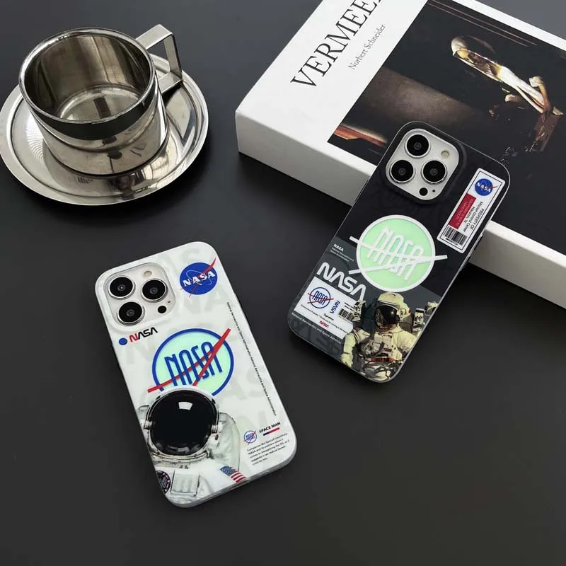 New Stylish Astronaut Matte Magnetic Personality Shell Phone Case For iPhone 14 13 12 Pro Max 11
New Stylish Astronaut Matte Magnetic Personality Shell Phone Case For iPhone 14 13 12 Pro Max 11