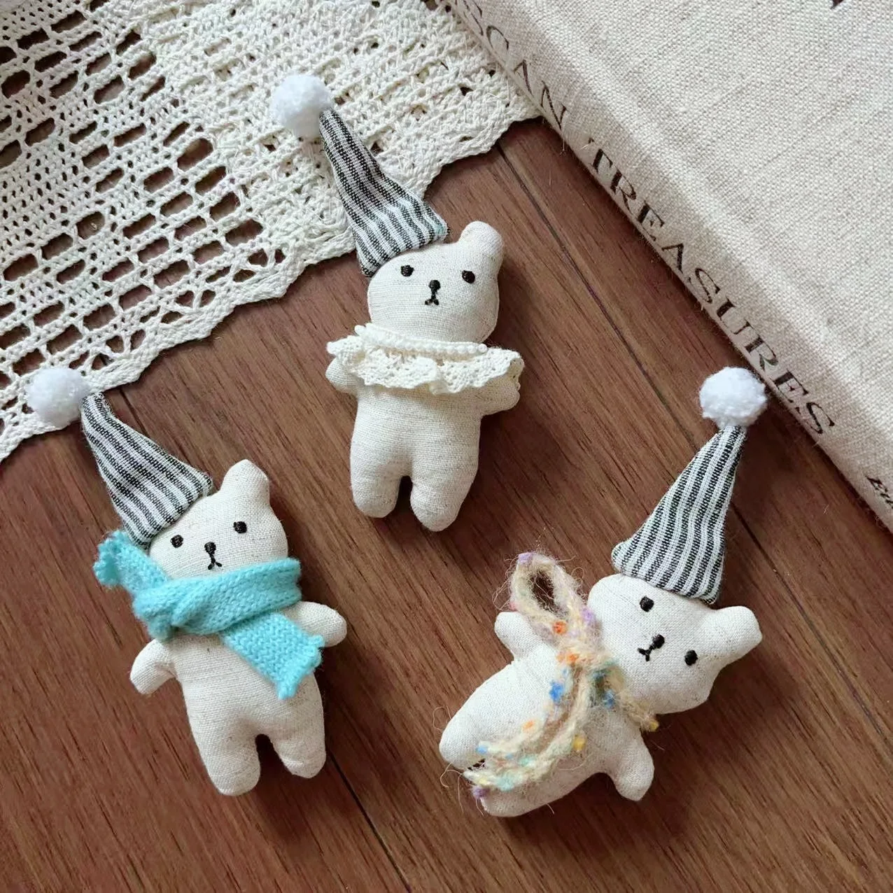 Premium Stuffed Cotton Forest Bear Brooch Pin Pendant for Kids Shoes Socks Hat Bag DIY Sewing Embellishment
Premium Stuffed Cotton Forest Bear Brooch Pin Pendant for Kids Shoes Socks Hat Bag DIY Sewing Embellishment