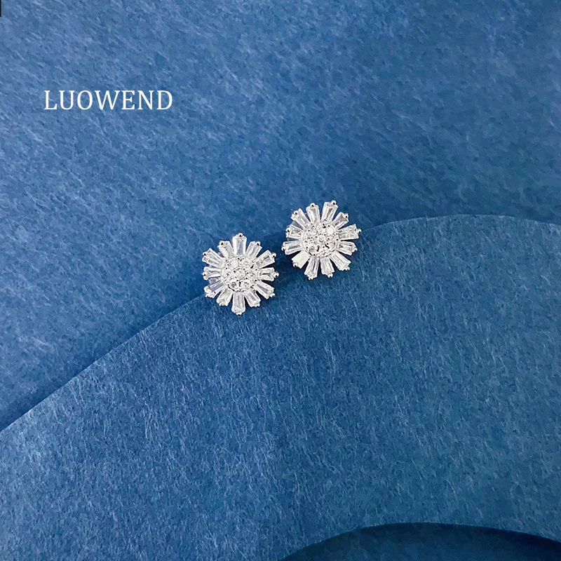 LUOWEND 100% 18K White Gold Earrings Romantic Flower Shape Real Natural Diamond Stud Earrings for Women High Wedding Jewelry
LUOWEND 100% 18K White Gold Earrings Romantic Flower Shape Real Natural Diamond Stud Earrings for Women High Wedding Jewelry