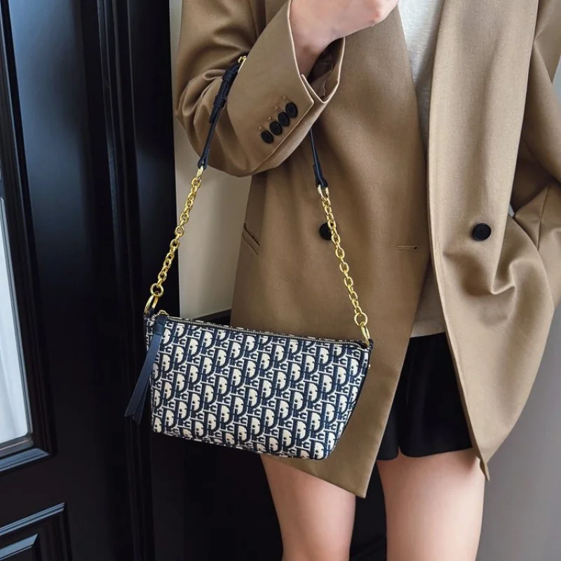 Luxury Brand Leather Shoulder Bag For Elegant Ladies, Popular Women's Messenger Bag, Stylish Handbags Classic Design
Luxury Brand Leather Shoulder Bag For Elegant Ladies, Popular Women's Messenger Bag, Stylish Handbags Classic Design