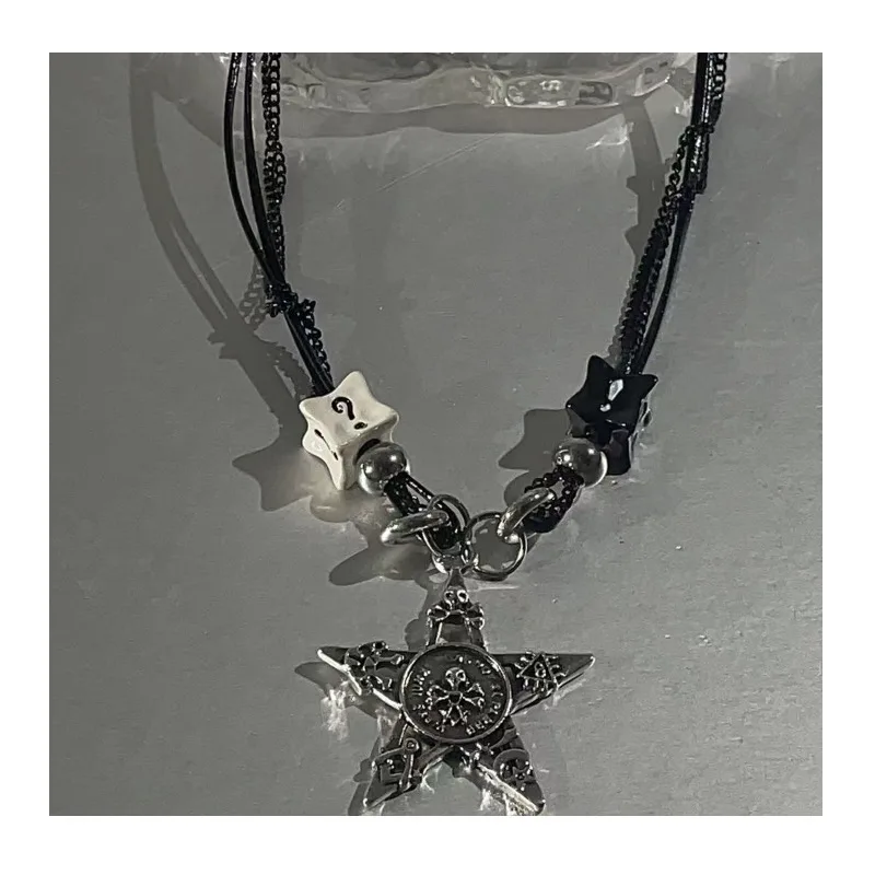 Pentagram Leather Necklace, Square Body Splicing Collarbone Chain, Female Niche Personality Design, Sweet and Cool Temperament N
Pentagram Leather Necklace, Square Body Splicing Collarbone Chain, Female Niche Personality Design, Sweet and Cool Temperament N