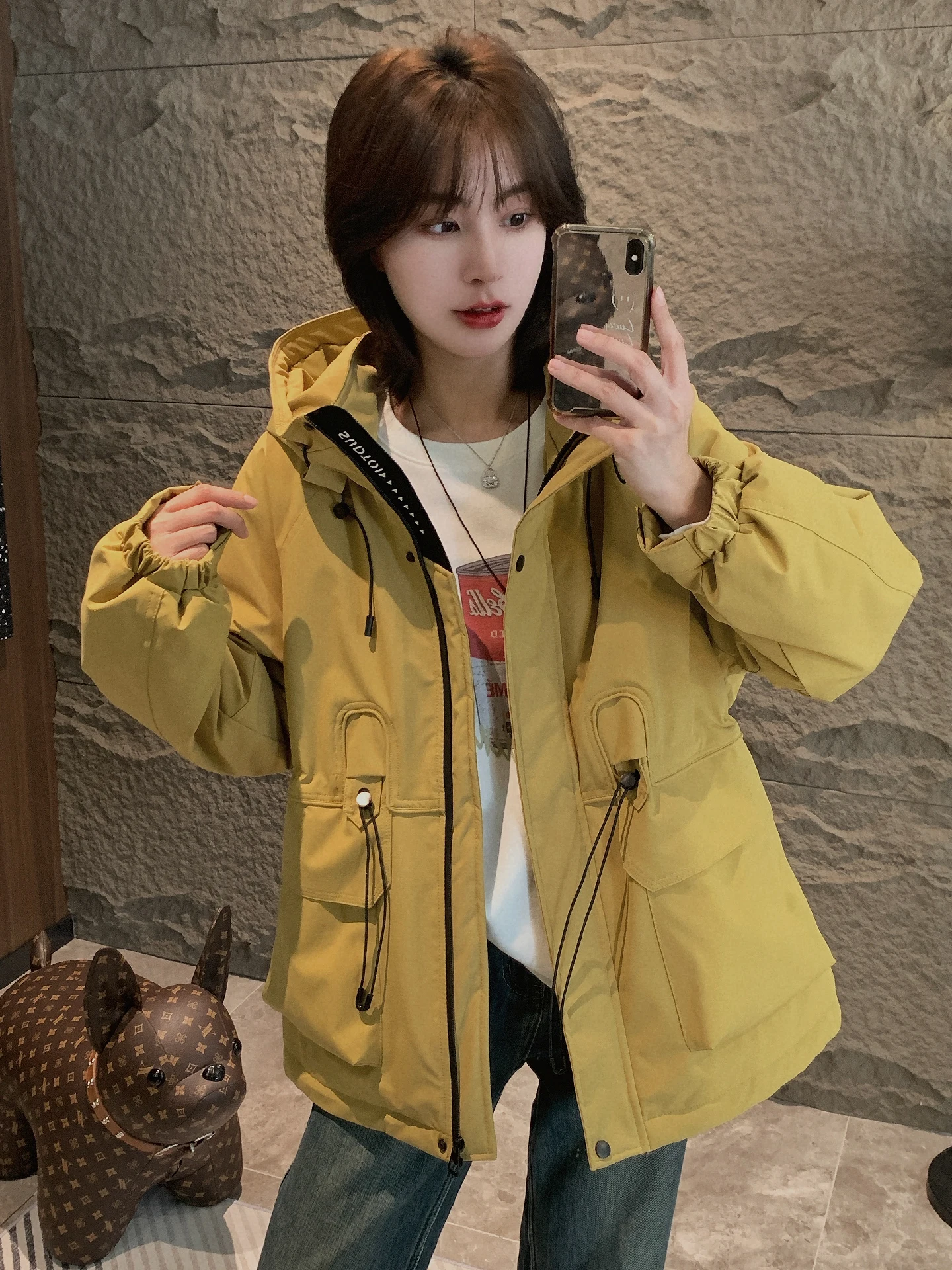 Женская ветровка Thiened Fce: стильная, теплая, повседневная, свободного кроя, из полиэстера, с длинными рукавами и застежкой-молнией.
Женская ветровка Thiened Fce: стильная, теплая, повседневная, свободного кроя, из полиэстера, с длинными рукавами и застежкой-молнией.