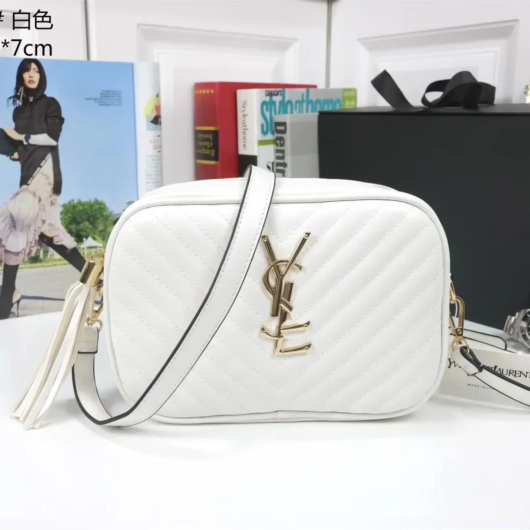 Designer Bag Designer Fashion V Shoulder Bag Crossbody Bag Classic Peplum Armpit Bag Letter Bag Camera Bag Women's Commuter Bag
Designer Bag Designer Fashion V Shoulder Bag Crossbody Bag Classic Peplum Armpit Bag Letter Bag Camera Bag Women's Commuter Bag