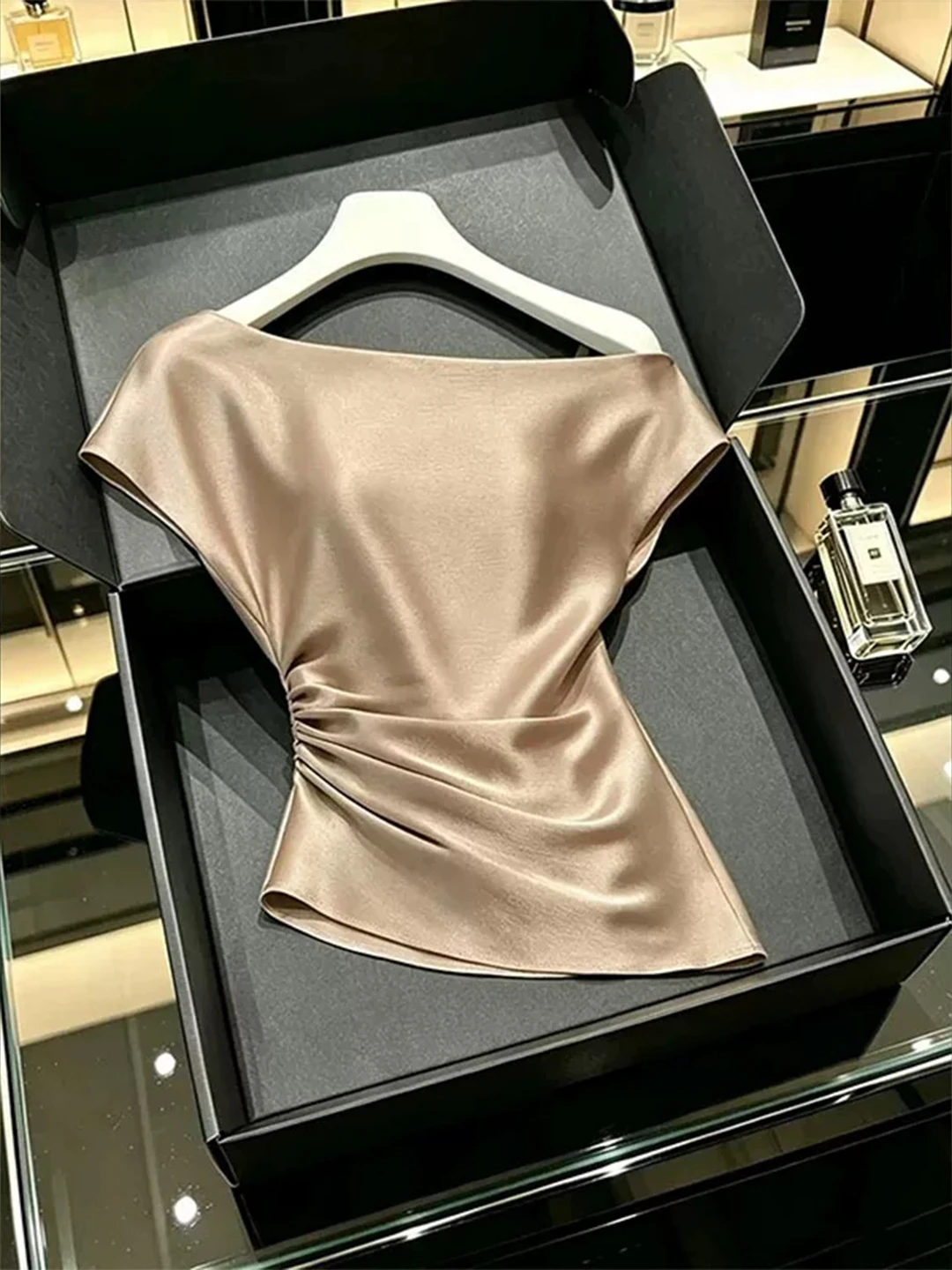 Elegant Light Luxury Style Oblique Shoulder Waist-Cinching Top Summer Anti-Aging Satin Short Sleeve Shirt Korean Version Slim...
Elegant Light Luxury Style Oblique Shoulder Waist-Cinching Top Summer Anti-Aging Satin Short Sleeve Shirt Korean Version Slim...