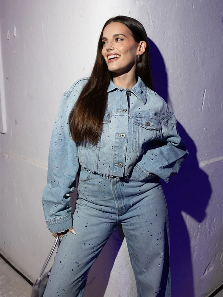 HH Женская мода со стразами, декоративная однобортная короткая джинсовая куртка с длинными рукавами и лацканами + брюки на молнии с высокой талией, комплект из 2 предметов
HH Женская мода со стразами, декоративная однобортная короткая джинсовая куртка с длинными рукавами и лацканами + брюки на молнии с высокой талией, комплект из 2 предметов