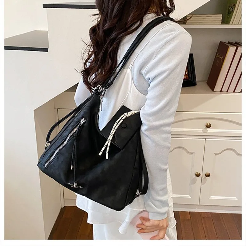 High End Trendy Paris Leather Handbag Ladies Classic Elegant Casual Simple Vintage Daily Bag
High End Trendy Paris Leather Handbag Ladies Classic Elegant Casual Simple Vintage Daily Bag