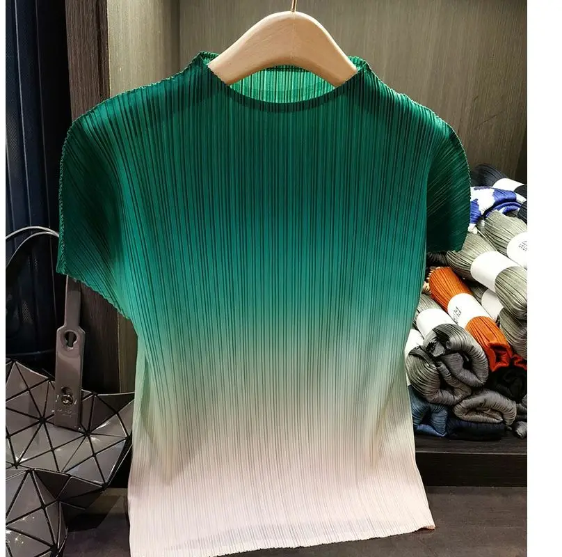 High end gradient round neck pleated top commuting short sleeved T-shirt for women's 2023 summer new style
High end gradient round neck pleated top commuting short sleeved T-shirt for women's 2023 summer new style