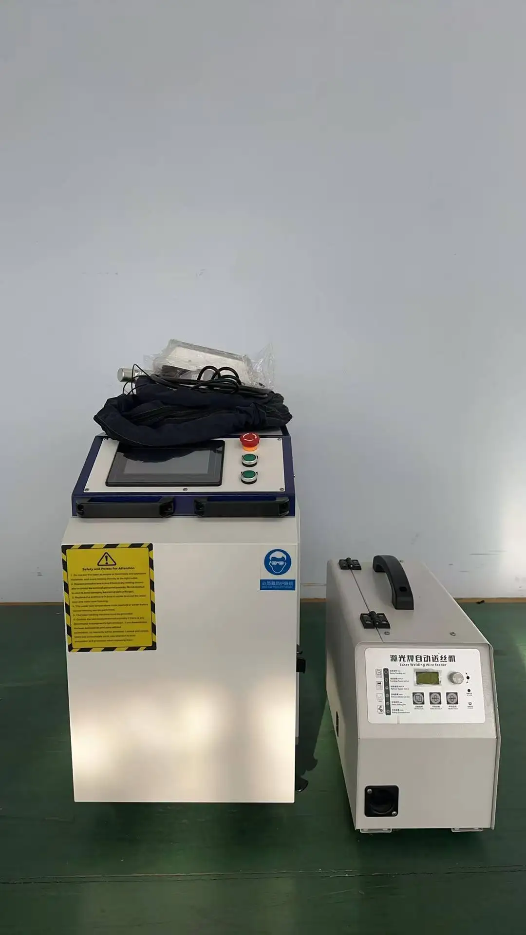 Laser CLeaning Machine 3KW 5in1 Welding Cutting Rust Removal Cleaner Water-cooled Handheld Fiber Laser 4in1 Cutter 2KW Welder
Laser CLeaning Machine 3KW 5in1 Welding Cutting Rust Removal Cleaner Water-cooled Handheld Fiber Laser 4in1 Cutter 2KW Welder