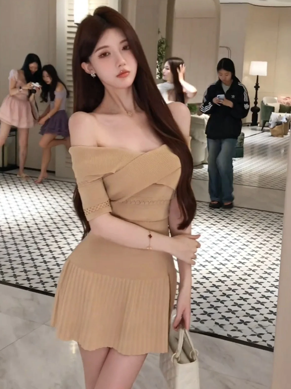 Summer Pure Desire Knitted Set Women's One-Shoulder Pleated Skirt Youthful Two-Piece Outfit Short Sleeve Fashion Ensemble
Summer Pure Desire Knitted Set Women's One-Shoulder Pleated Skirt Youthful Two-Piece Outfit Short Sleeve Fashion Ensemble