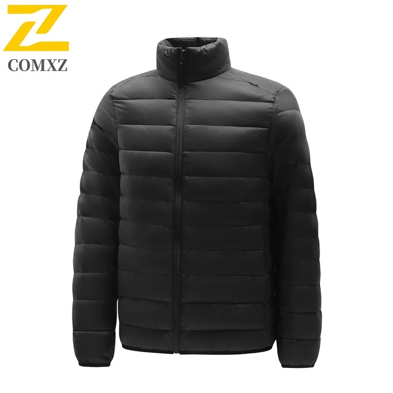 COMXZ 2025 пара легких пуховых мужских зимних повседневных парков с воротником-стойкой, утепленная трендовая водонепроницаемая и ветрозащитная куртка большого размера
COMXZ 2025 пара легких пуховых мужских зимних повседневных парков с воротником-стойкой, утепленная трендовая водонепроницаемая и ветрозащитная куртка большого размера