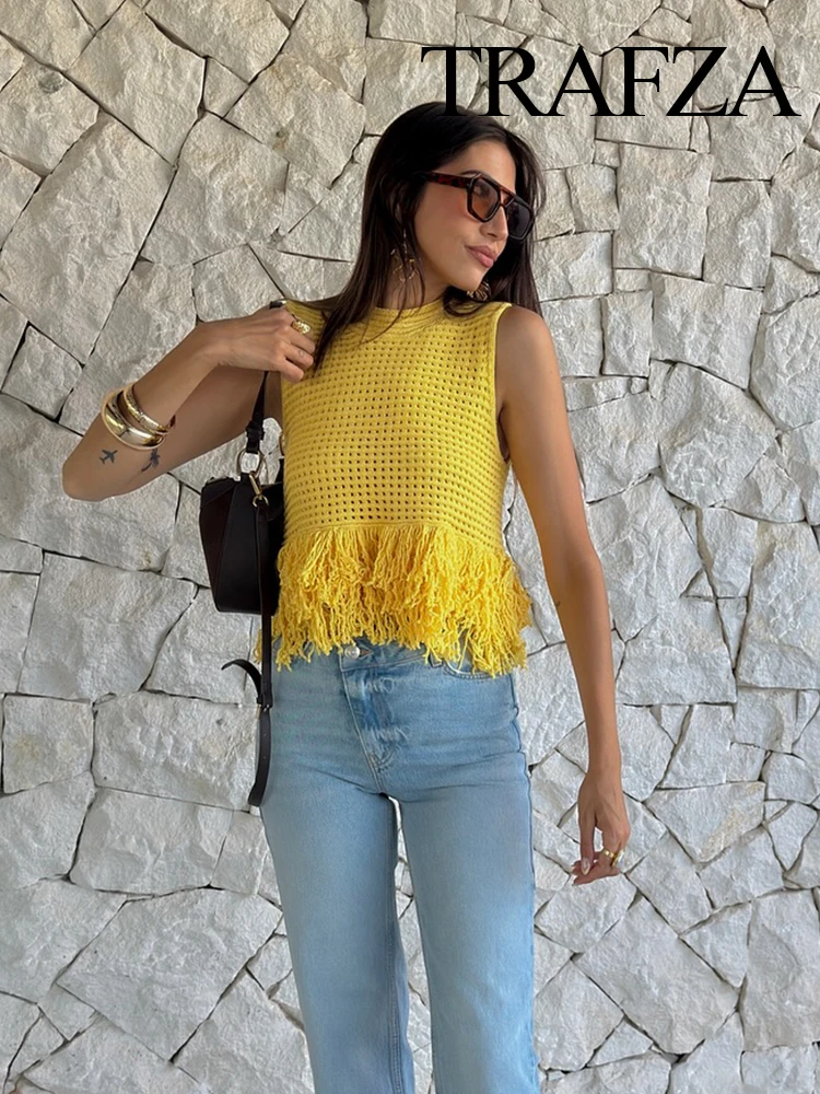 TRAFZA Women's Summer New Fashion Crew Neck Solid Tassel Palette Hollow Knit Top Female Elegant Simple Sleeveless Short Vest Top
TRAFZA Women's Summer New Fashion Crew Neck Solid Tassel Palette Hollow Knit Top Female Elegant Simple Sleeveless Short Vest Top