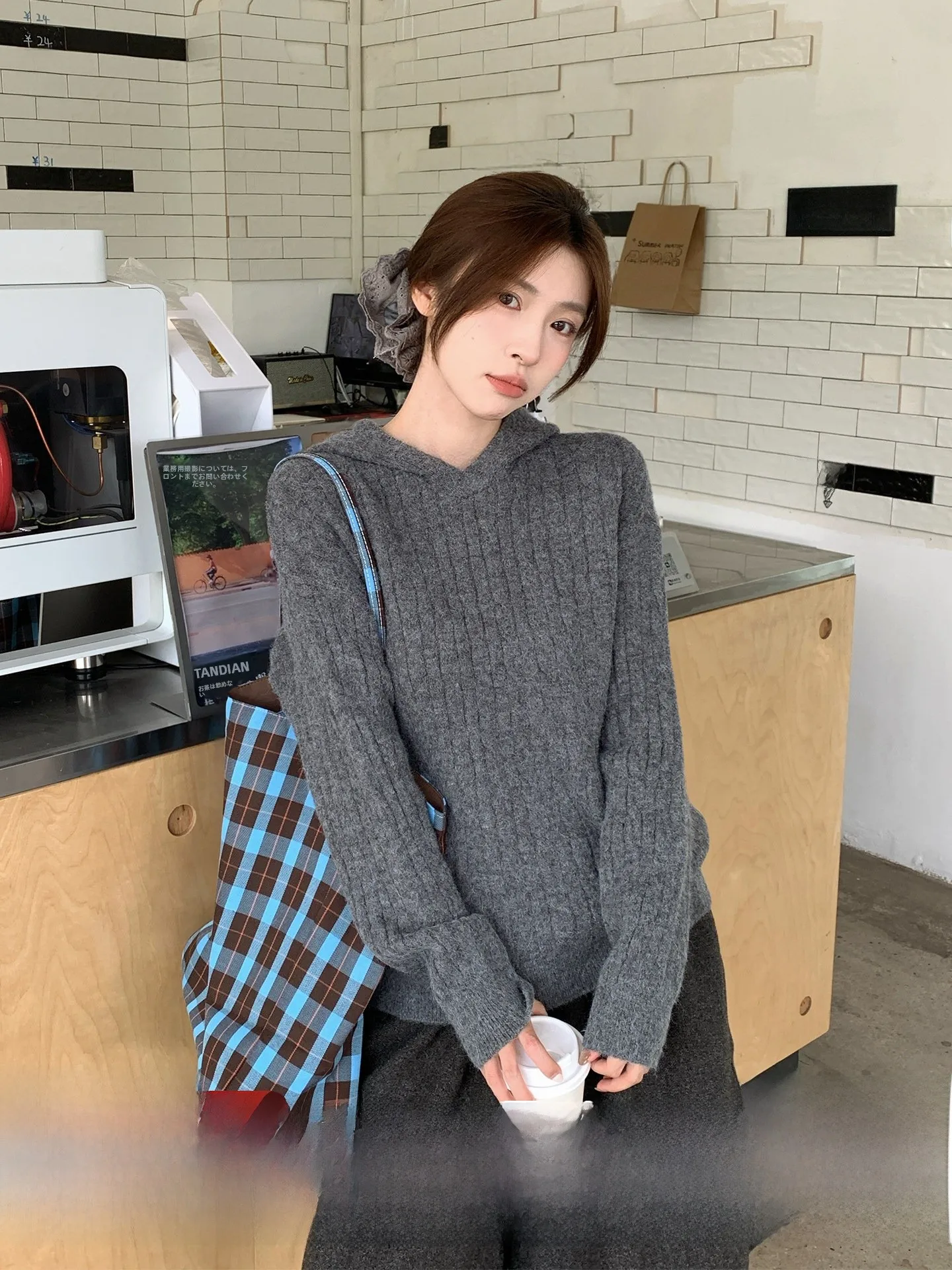 Корейский вязаный свитер Morning Bloom для женщин, свободного кроя, осенне-зимний, с узором косы, удобный повседневный топ
Корейский вязаный свитер Morning Bloom для женщин, свободного кроя, осенне-зимний, с узором косы, удобный повседневный топ