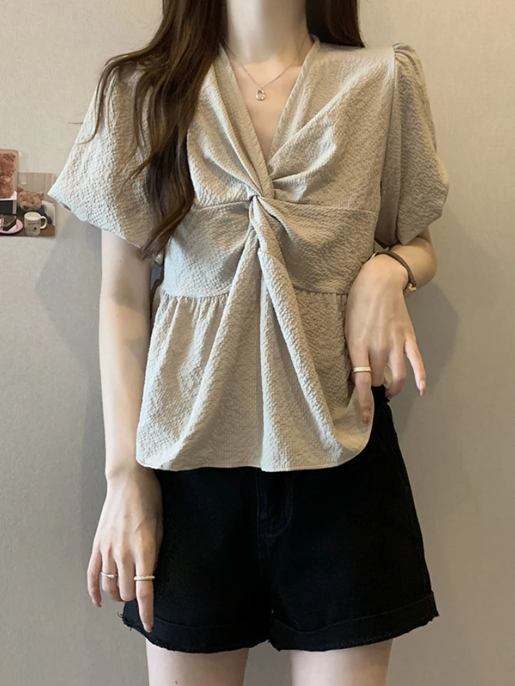 Women's Summer Shirt V-neck Short Sleeve Bubble Sleeve Cross Design plus Size Slimming Tummy Covering Top Korean Style Casual...
Women's Summer Shirt V-neck Short Sleeve Bubble Sleeve Cross Design plus Size Slimming Tummy Covering Top Korean Style Casual...