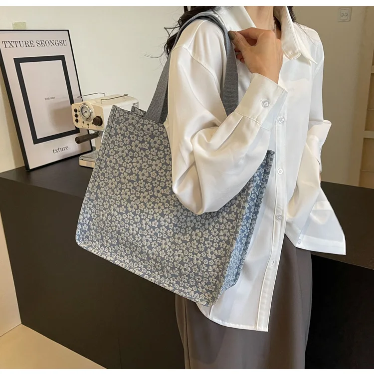 Fashion Trendy Floral Design Large Capacity Canvas Underarm Bag for Students Artistic Ins Women's bags for Daily Commuting
Fashion Trendy Floral Design Large Capacity Canvas Underarm Bag for Students Artistic Ins Women's bags for Daily Commuting