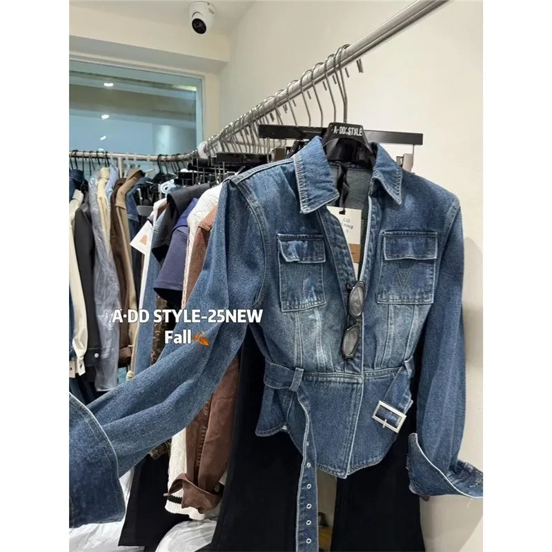 2026 New Spring Women's Denim Jacket Fashion Single Breasted Design Waist Slim Lapel Collar Short Style Casual Versatile Coat
2026 New Spring Women's Denim Jacket Fashion Single Breasted Design Waist Slim Lapel Collar Short Style Casual Versatile Coat