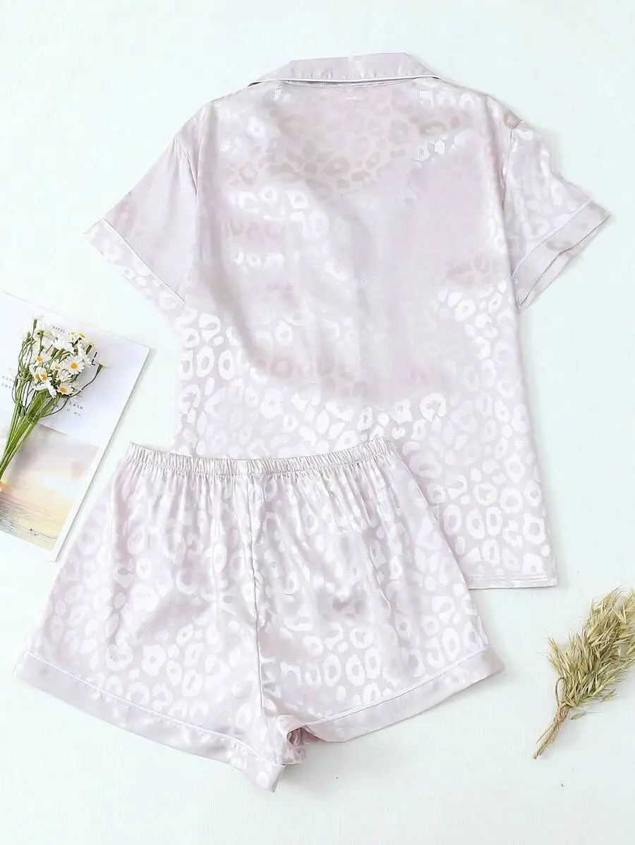 Women Satin Leopard Print Short Sleeve Shirt Collar Pajama Set With Shorts
Women Satin Leopard Print Short Sleeve Shirt Collar Pajama Set With Shorts