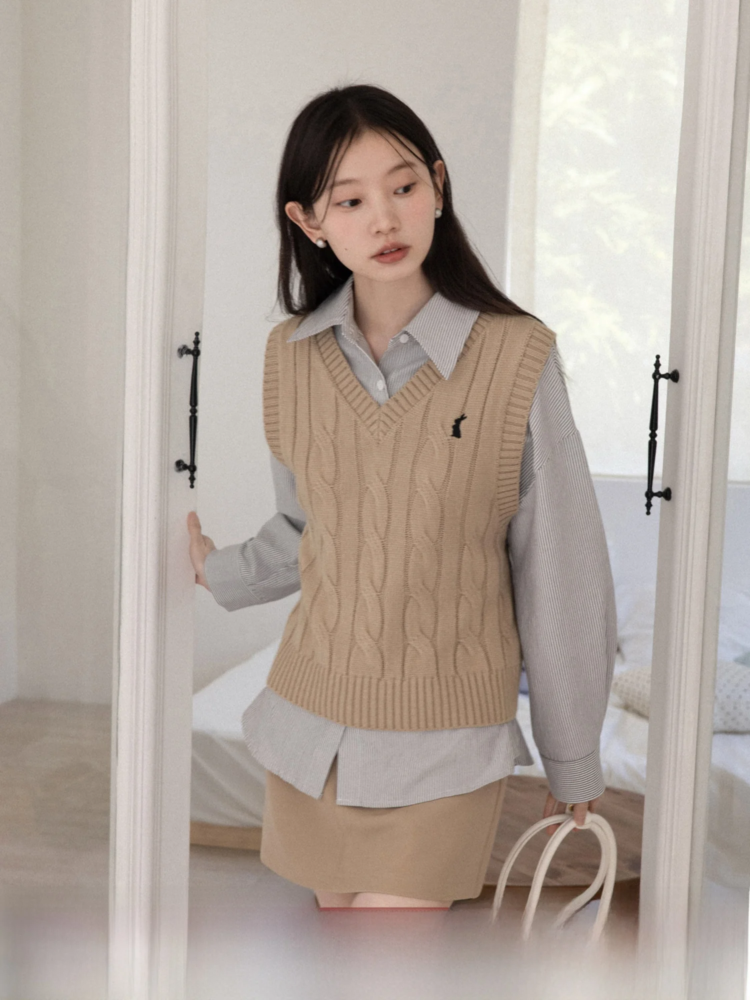 Вязаный жилет с V-образным вырезом Sweet V-Ne Svel, повседневный, женский, модный, весенний, универсальный топ для работы, бренд Yanheng S
Вязаный жилет с V-образным вырезом Sweet V-Ne Svel, повседневный, женский, модный, весенний, универсальный топ для работы, бренд Yanheng S