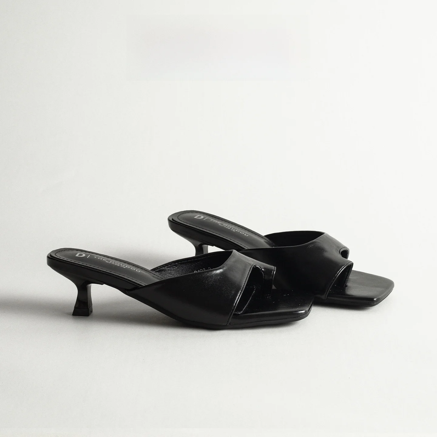 Retro Thin High Heel Sandals Women Summer Outdoor Casual Slip-On Beachwear Match Skirts Four Seasons Rubber Outsole
Retro Thin High Heel Sandals Women Summer Outdoor Casual Slip-On Beachwear Match Skirts Four Seasons Rubber Outsole