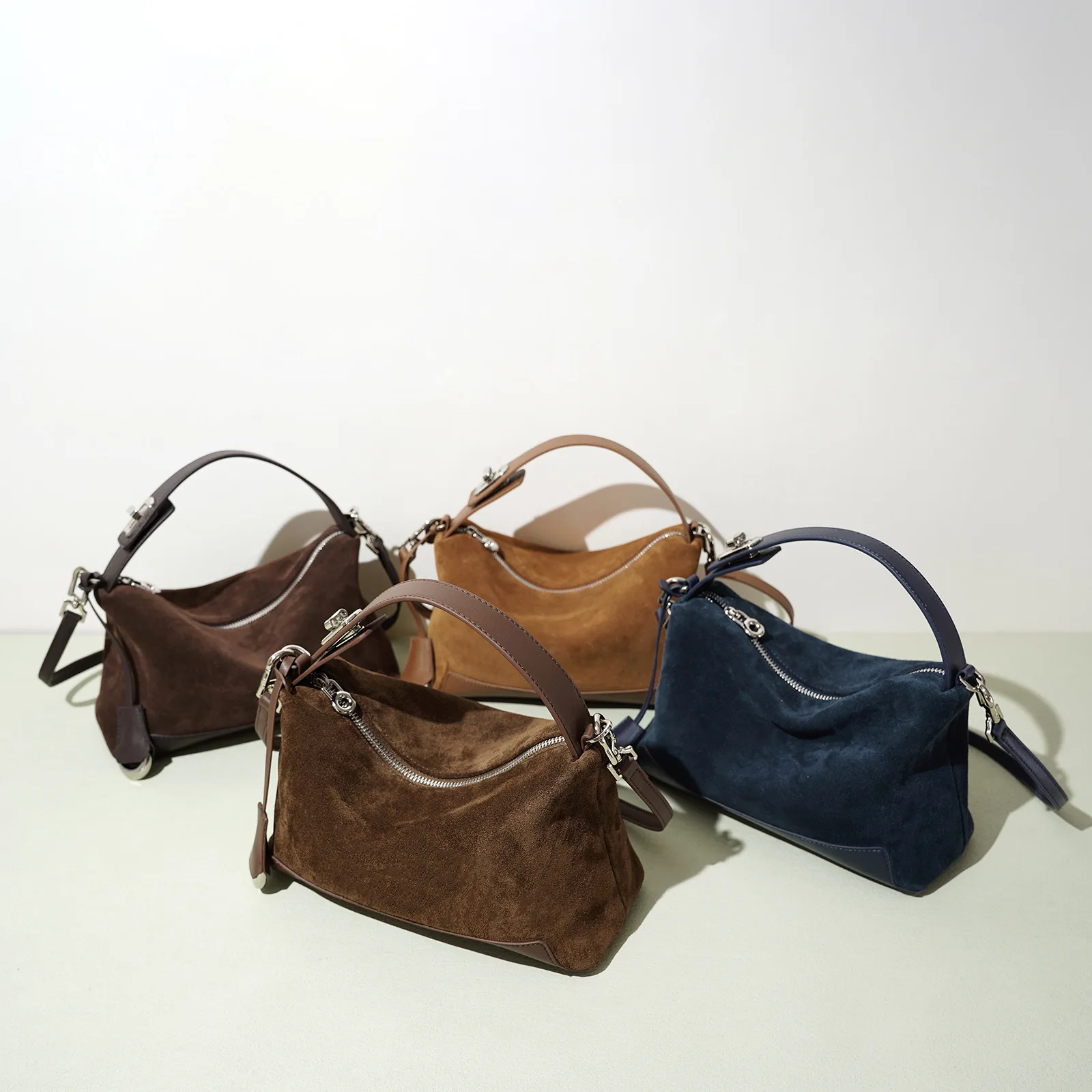 Premium Niche Women Handbag Autumn Winter New Arrival Classic Versatile Style Shoulder Crossbody Commute Bag for Ladies
Premium Niche Women Handbag Autumn Winter New Arrival Classic Versatile Style Shoulder Crossbody Commute Bag for Ladies