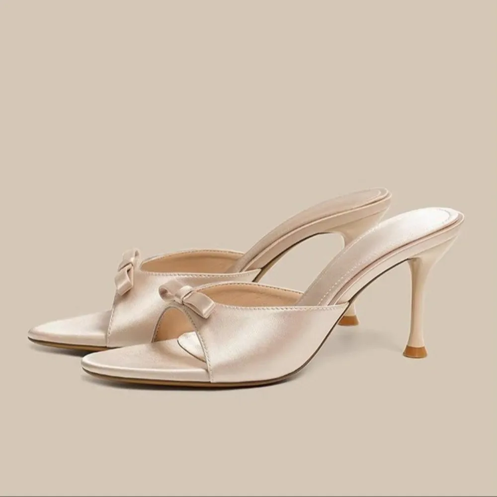 Designer Thin High Heel Summer Women Slippers Fashion Satin Butterfly-knot Dress Slides Ladies Sexy Stripper Party Sandals
Designer Thin High Heel Summer Women Slippers Fashion Satin Butterfly-knot Dress Slides Ladies Sexy Stripper Party Sandals