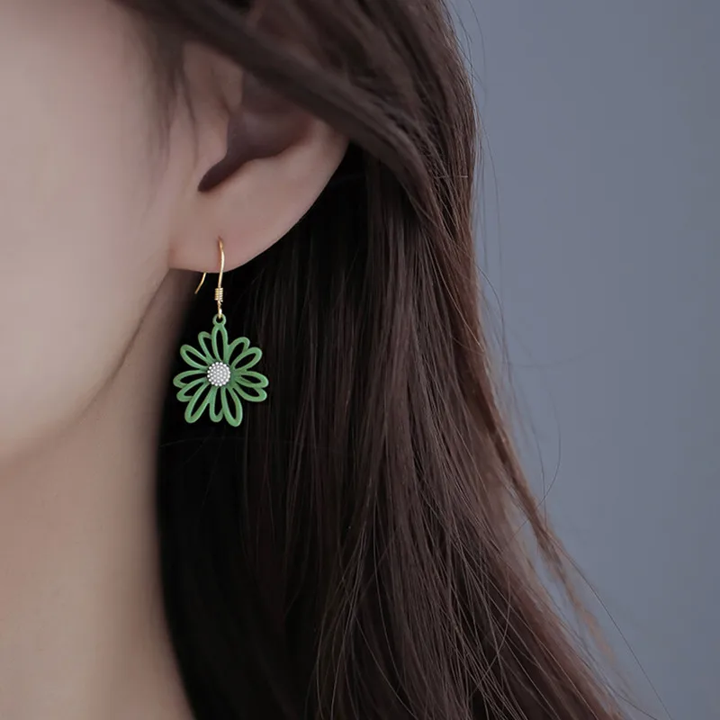 Fashion Asymmetrical Plant Chrysanthemum Flower Pendant Earrings, Elegant Women's Countryside Style Exquisite Flower Earrings
Fashion Asymmetrical Plant Chrysanthemum Flower Pendant Earrings, Elegant Women's Countryside Style Exquisite Flower Earrings