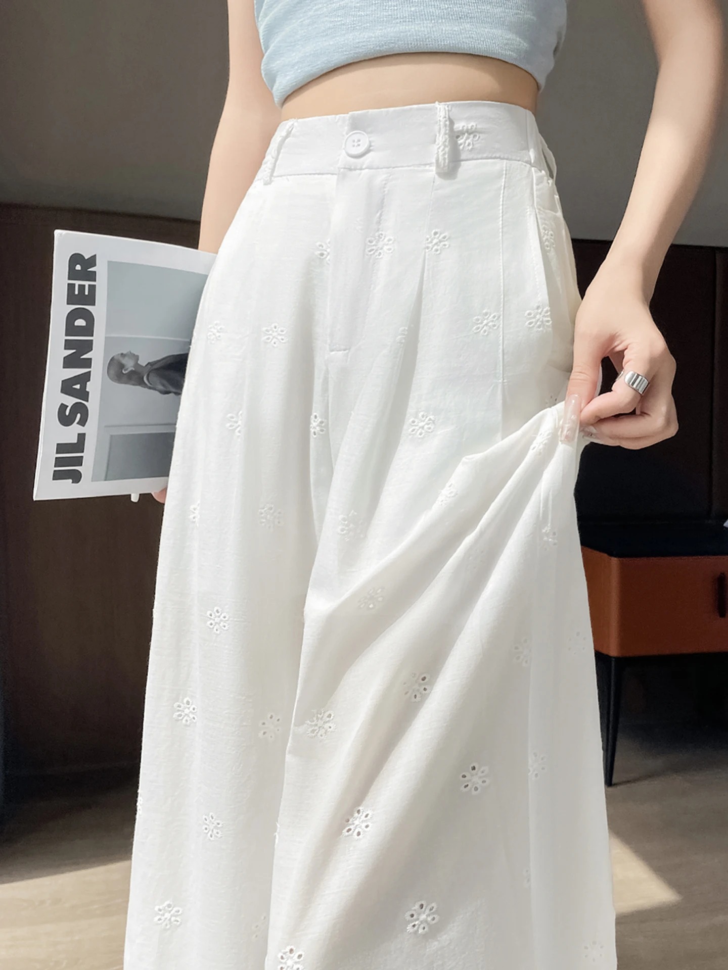 Elegant Embroidered Hollow out White Wide Leg Pants Women's Summer Thin Loose Straight Cut Drapey Ice Silk Trousers
Elegant Embroidered Hollow out White Wide Leg Pants Women's Summer Thin Loose Straight Cut Drapey Ice Silk Trousers