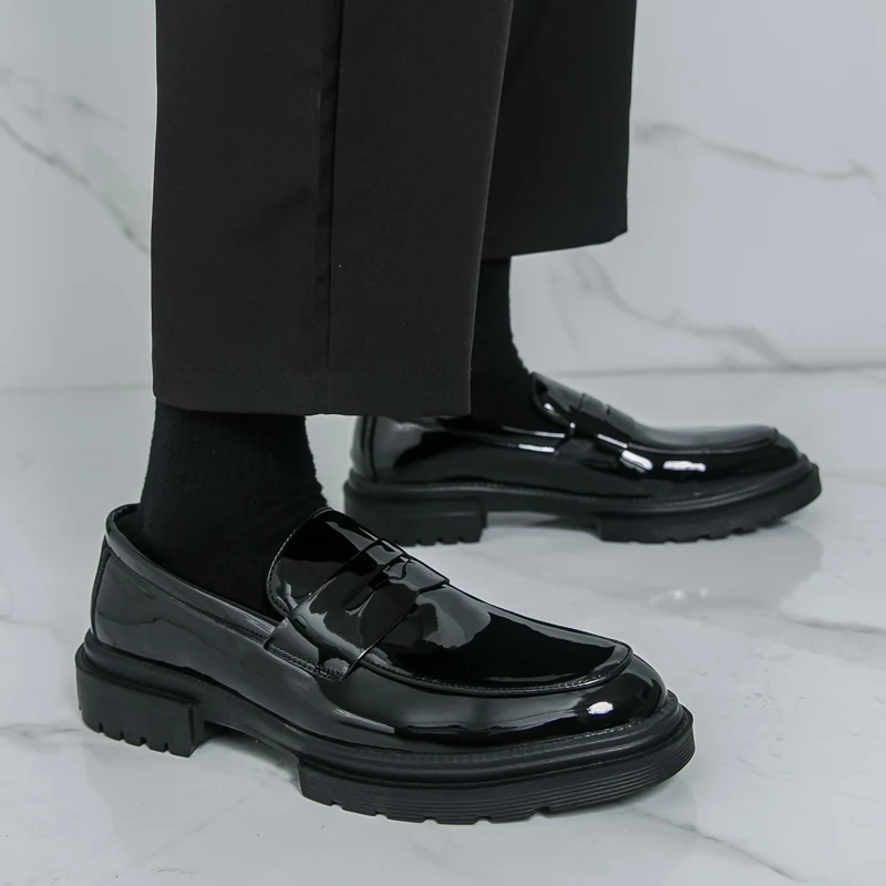 Black and White Fashionable Low Cut Mens Casual Loafers Brand Business Comfortable Commuting Leather Shoes Elegant Driving Shoes
Black and White Fashionable Low Cut Mens Casual Loafers Brand Business Comfortable Commuting Leather Shoes Elegant Driving Shoes