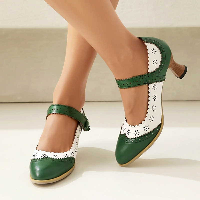 Size 34-44 British Style Spring Trend Pointed Toe Single Shoes Retro Women Patchwork Mixed Color Hollow High Heels Brogue Pumps
Size 34-44 British Style Spring Trend Pointed Toe Single Shoes Retro Women Patchwork Mixed Color Hollow High Heels Brogue Pumps