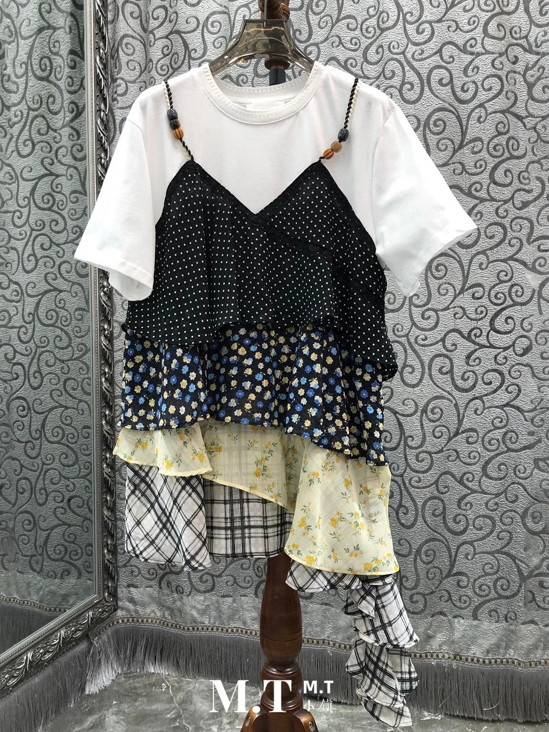 Milan Small Town Cotton Blend T-Shirt with Ruffle Design Beaded Rope Strap Polka Dot Print Floral Pattern Summer Street Style
Milan Small Town Cotton Blend T-Shirt with Ruffle Design Beaded Rope Strap Polka Dot Print Floral Pattern Summer Street Style