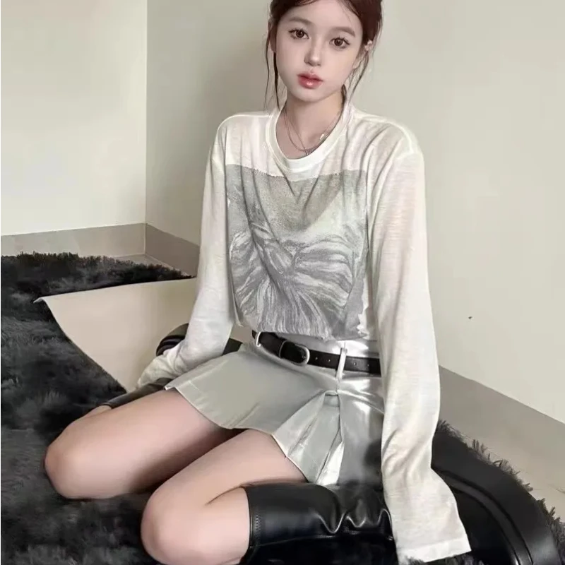 Y2k Printed Long Sleeve White T-shirt Women 2025 Autumn Round Neck Versatile Thin Tops Vintage Street Aesthetic Tees
Y2k Printed Long Sleeve White T-shirt Women 2025 Autumn Round Neck Versatile Thin Tops Vintage Street Aesthetic Tees