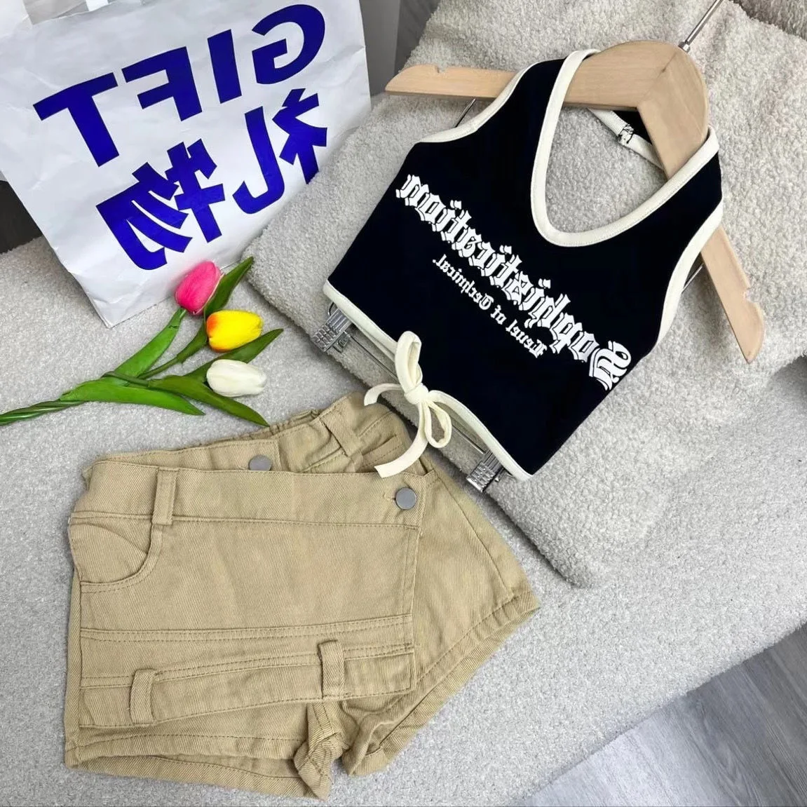 Korean Girls Suits 2024 Summer New Fashion Halter Vest Matching Shorts Female Baby Summer Foreign Style Two-piece Set Clothes
Korean Girls Suits 2024 Summer New Fashion Halter Vest Matching Shorts Female Baby Summer Foreign Style Two-piece Set Clothes