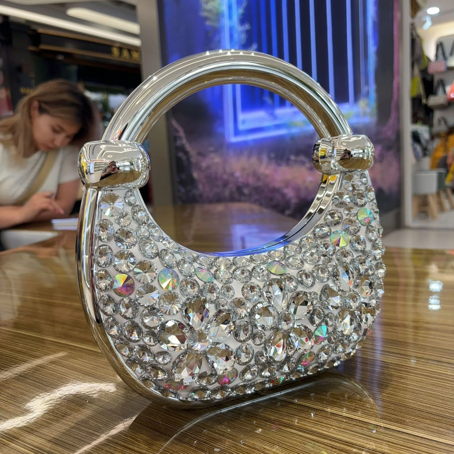 Acrylic New Arrival Rhinestones Women Evening Bags Holder Ladies Flowers Diamonds Golden Metal Handbags Event Wedding Bridal Ins
Acrylic New Arrival Rhinestones Women Evening Bags Holder Ladies Flowers Diamonds Golden Metal Handbags Event Wedding Bridal Ins