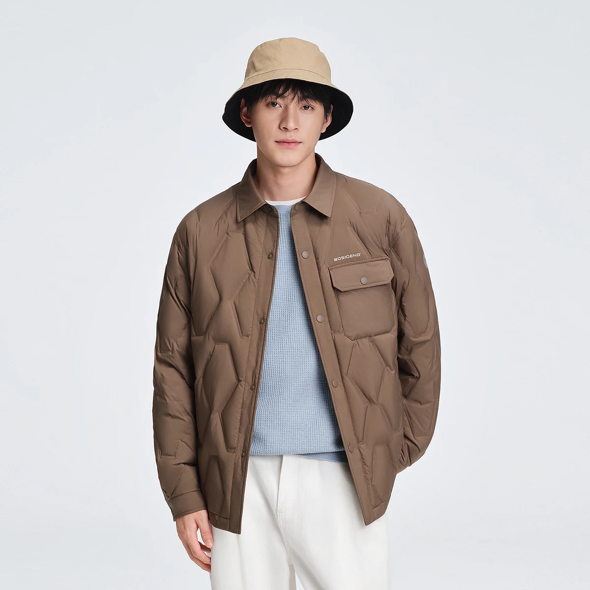 Стеганый пуховик Bosideng Slim Fit V-образной формы с воротником рубашки и манжетами на кнопках
Стеганый пуховик Bosideng Slim Fit V-образной формы с воротником рубашки и манжетами на кнопках