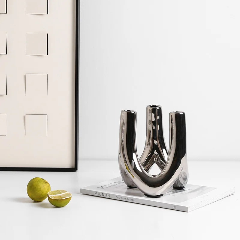 European light luxury electroplated ceramic silver candle holder combination set, model room hotel restaurant desktop decoration
European light luxury electroplated ceramic silver candle holder combination set, model room hotel restaurant desktop decoration