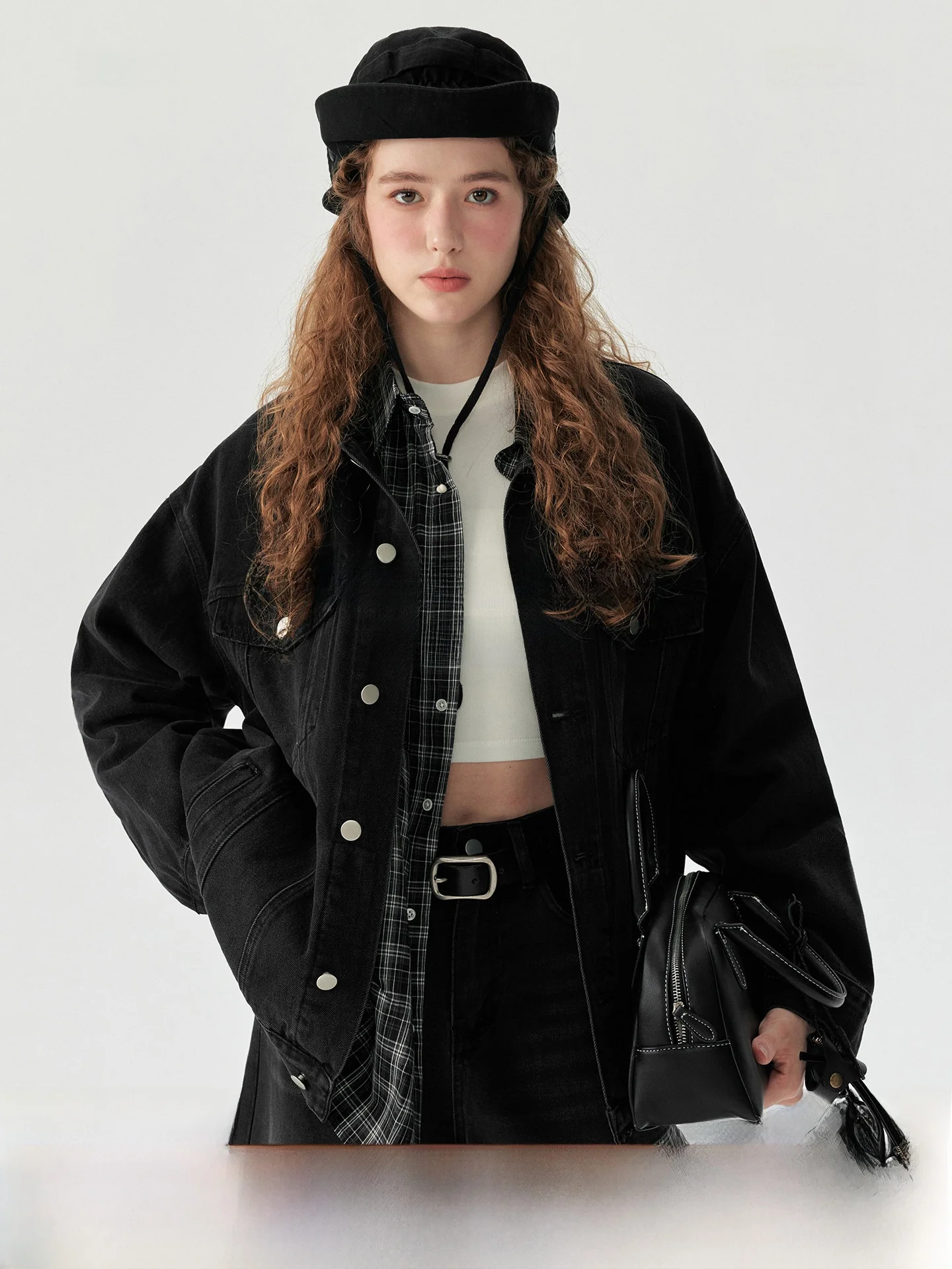 Женская джинсовая куртка оверсайз в стиле кэжуал, с эффектом потертости, синяя, свободного кроя, осенняя верхняя одежда
Женская джинсовая куртка оверсайз в стиле кэжуал, с эффектом потертости, синяя, свободного кроя, осенняя верхняя одежда