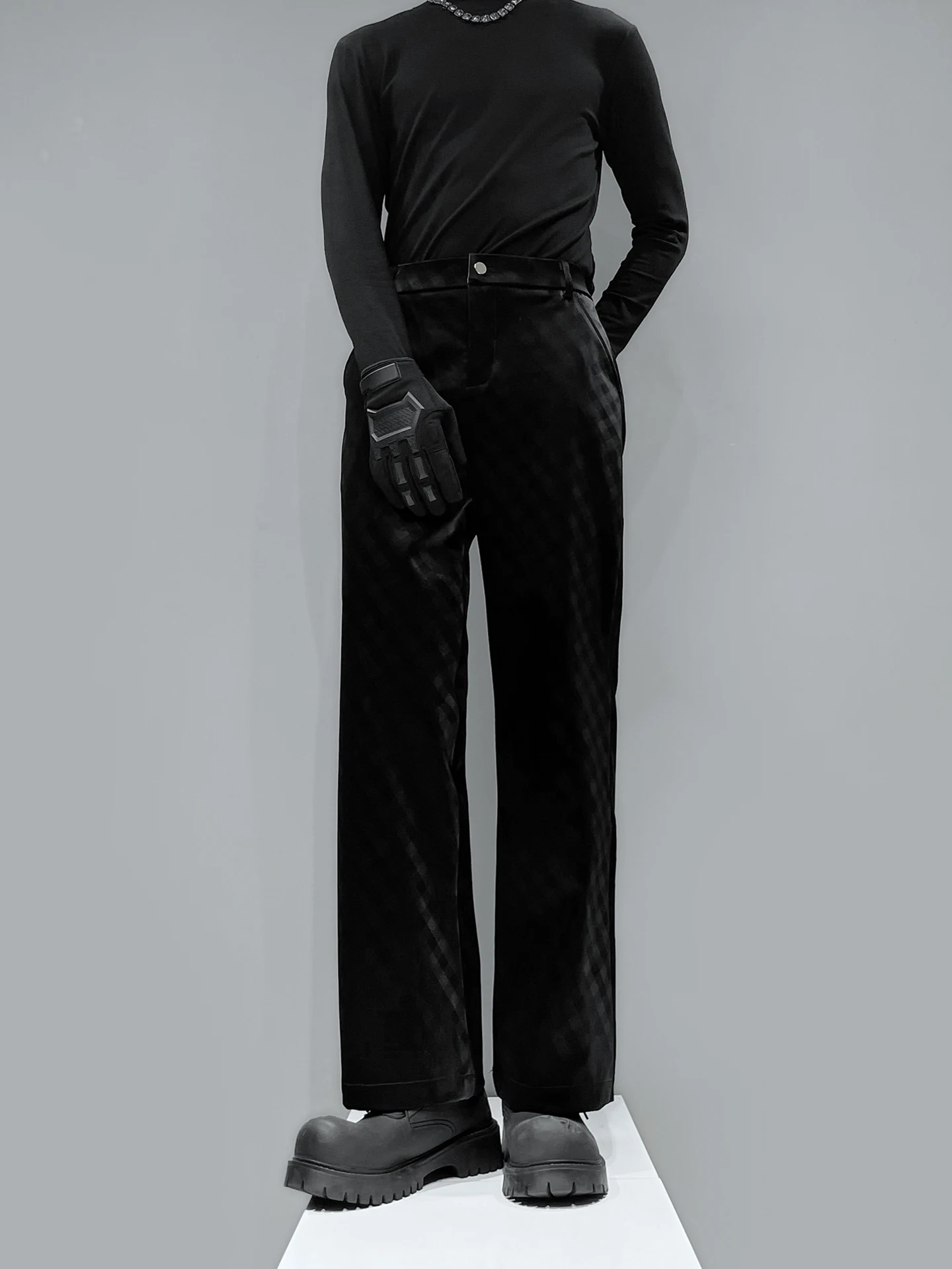 Оригинальные высококачественные глянцевые мужские брюки из искусственной кожи с прямыми штанинами, модные повседневные брюки для осени, молодежная мода
Оригинальные высококачественные глянцевые мужские брюки из искусственной кожи с прямыми штанинами, модные повседневные брюки для осени, молодежная мода