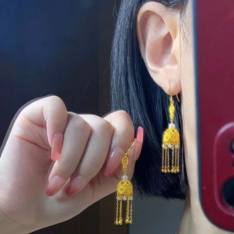 Hollowed-out long tassel faux pearl earrings for women, inlaid design necklace, light luxury niche high-end new accessories
Hollowed-out long tassel faux pearl earrings for women, inlaid design necklace, light luxury niche high-end new accessories
