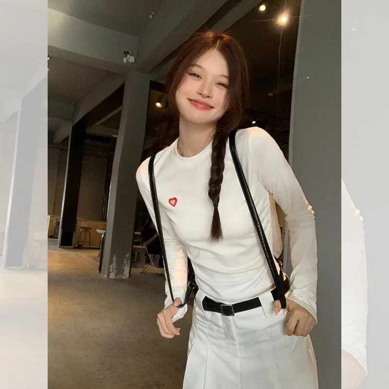 Korean Style White Long Sleeve T-shirt Women Autumn Heart Shaped Graphic Slim Tops Y2k Female Casual Pullovers Clothing Trendy
Korean Style White Long Sleeve T-shirt Women Autumn Heart Shaped Graphic Slim Tops Y2k Female Casual Pullovers Clothing Trendy