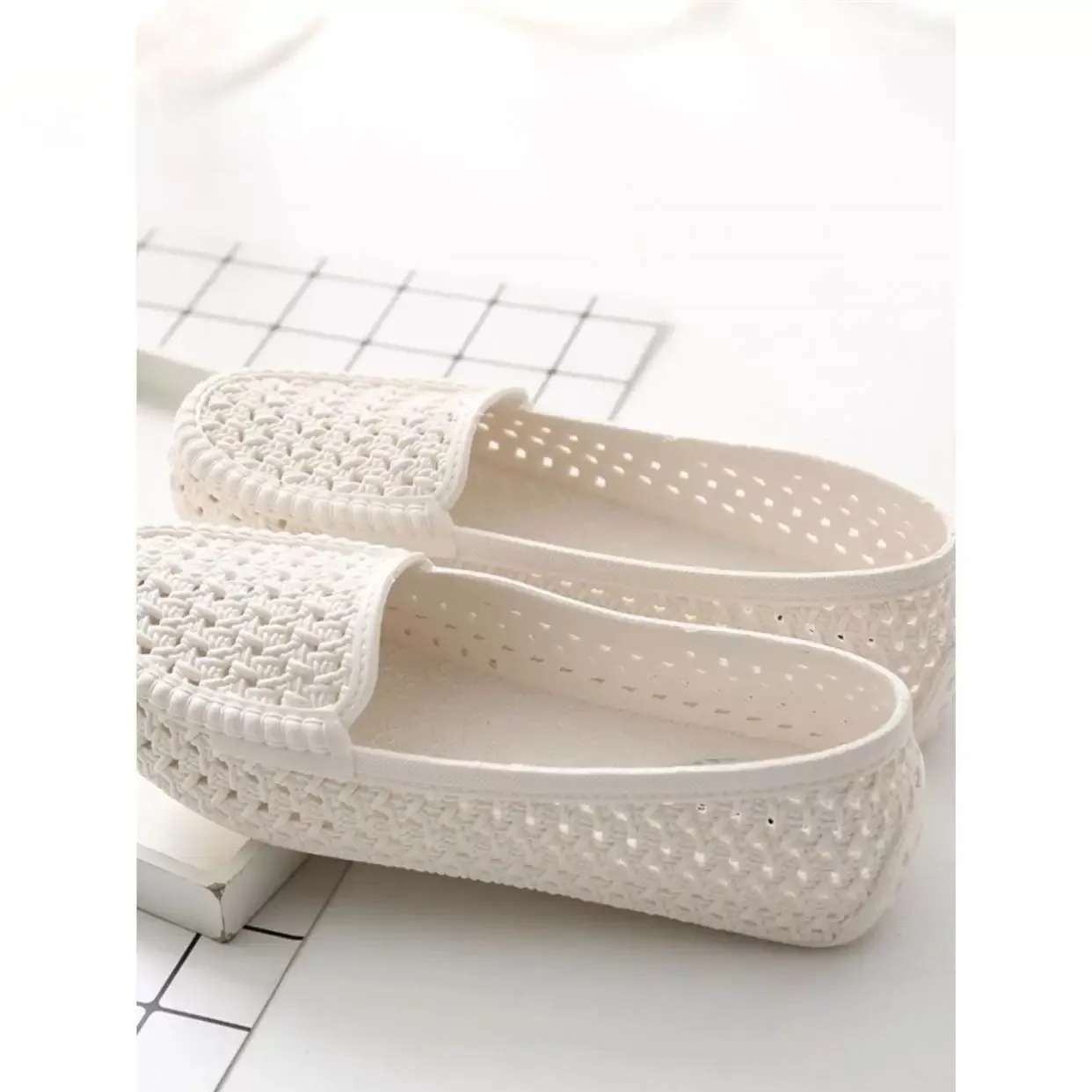 Summer Women's Hollow out Plastic White Slip-On Anti-Slip Flat Nurse Shoes Comfortable Maternity Mom Shoes Breathable Sandals
Summer Women's Hollow out Plastic White Slip-On Anti-Slip Flat Nurse Shoes Comfortable Maternity Mom Shoes Breathable Sandals