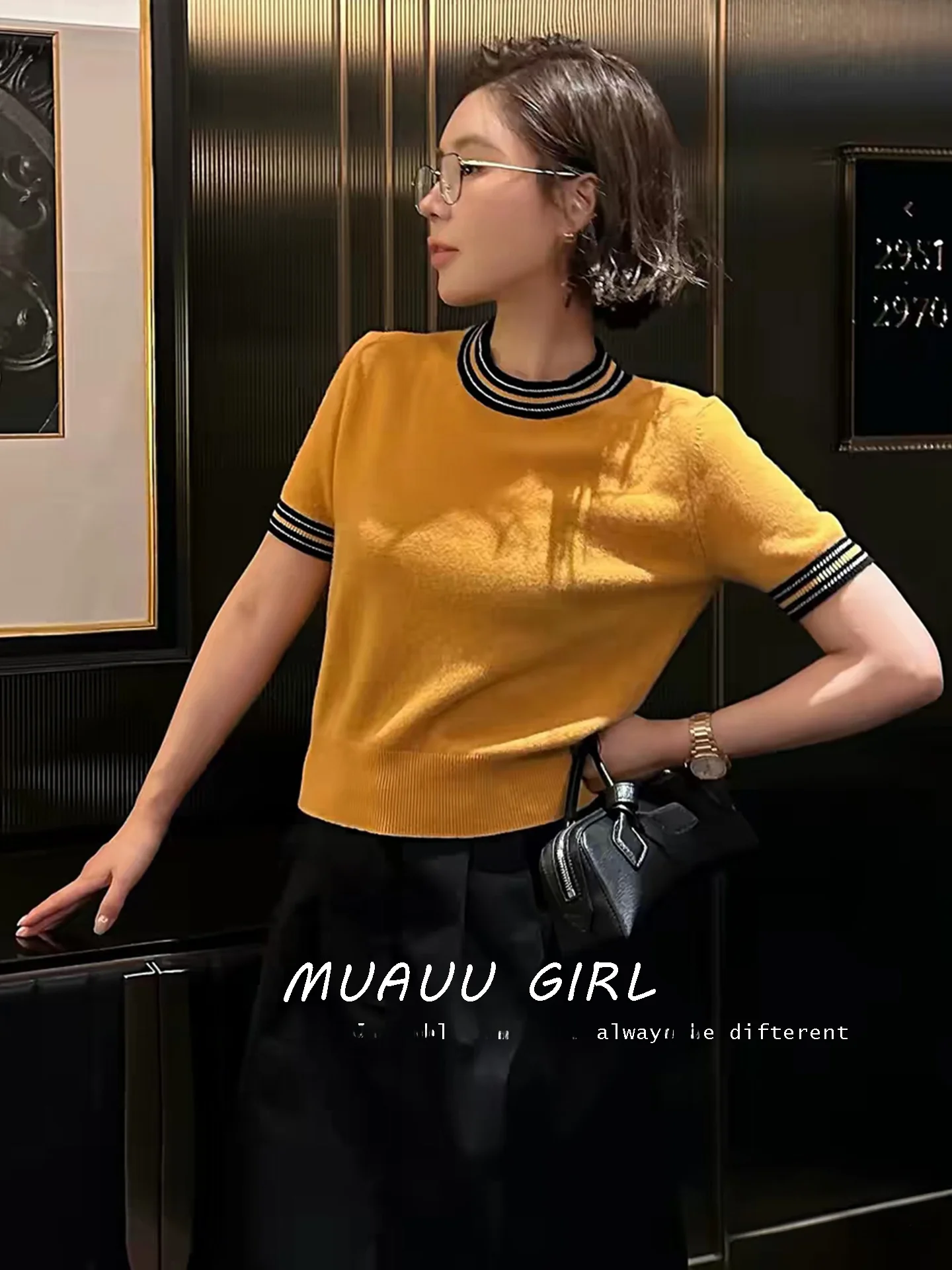 Вязаная футболка MUAUU GIRL с короткими рукавами и круглым вырезом, в полоску, с цветными вставками, в стиле принцессы, из мягкой смеси кашемира и хлопка
Вязаная футболка MUAUU GIRL с короткими рукавами и круглым вырезом, в полоску, с цветными вставками, в стиле принцессы, из мягкой смеси кашемира и хлопка