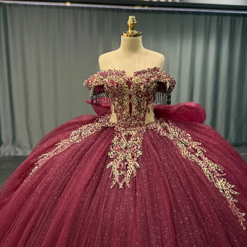 Блестящее бордовое платье Quinceanera с открытыми плечами, кружевное многослойное блестящее платье с длинным хвостом и бантом, платья de 15, Quinceanera Настроить
Блестящее бордовое платье Quinceanera с открытыми плечами, кружевное многослойное блестящее платье с длинным хвостом и бантом, платья de 15, Quinceanera Настроить