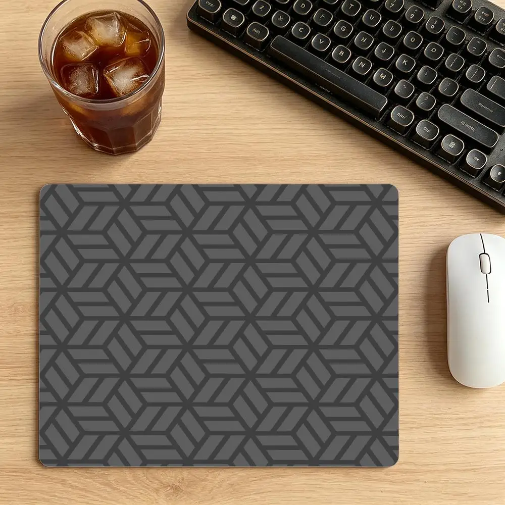 Grey Kagome Lattice Gaming Mouse Pad, Stitched Edge Non‑Slip Large Desk Mat
Grey Kagome Lattice Gaming Mouse Pad, Stitched Edge Non‑Slip Large Desk Mat