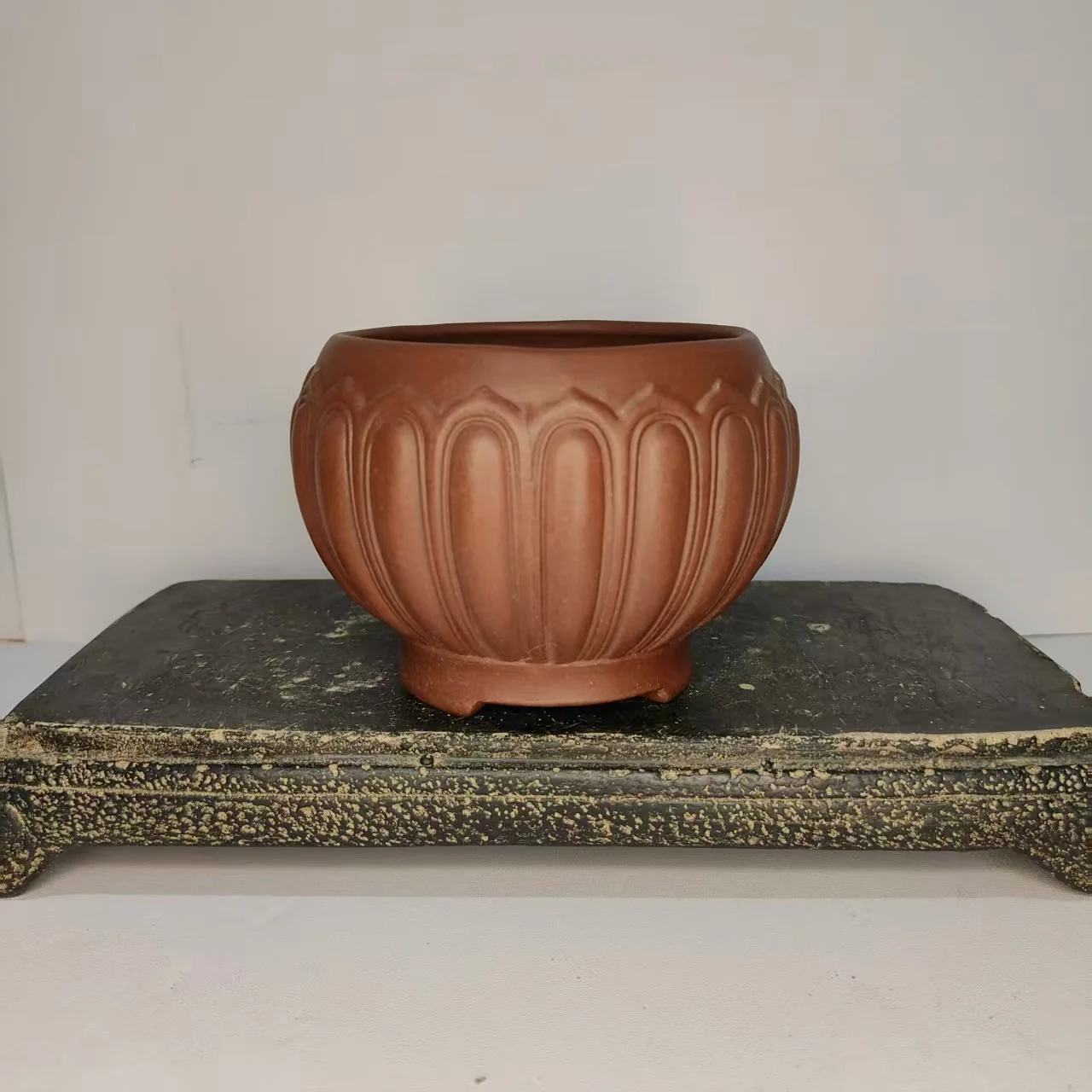 Ручной резной горшок для бонсай из фиолетовой глины Lotus Round Yixing
Ручной резной горшок для бонсай из фиолетовой глины Lotus Round Yixing