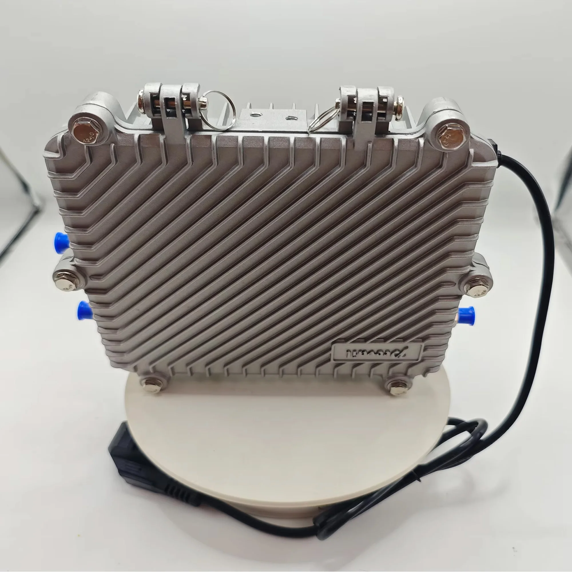 Bidirectional Amplifier 38db cable TV RF signal amplifier indoor type 45-860MHz 1 in 2 out, adjustable output Catv amplifier
Bidirectional Amplifier 38db cable TV RF signal amplifier indoor type 45-860MHz 1 in 2 out, adjustable output Catv amplifier