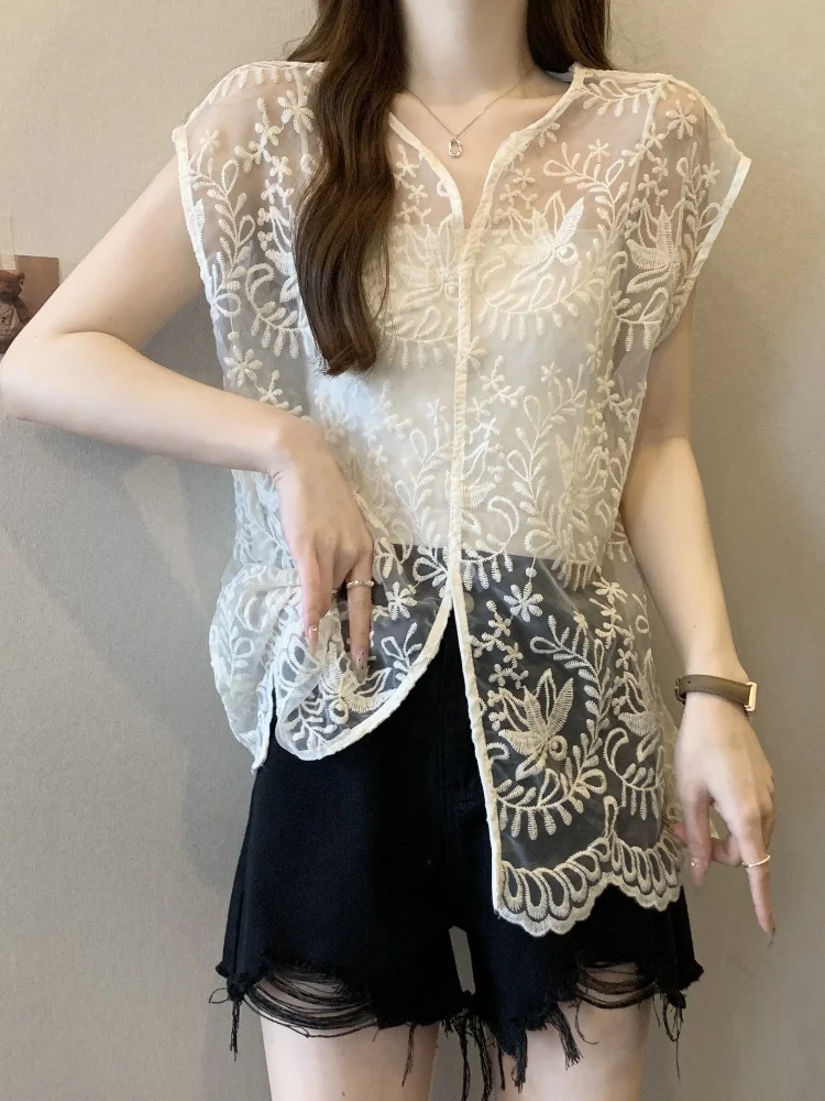 White Lace Hollow out Women's Summer plus Size Sun Protection Cover up Top Slimming High End Lightweight Maturity Style T-shirt
White Lace Hollow out Women's Summer plus Size Sun Protection Cover up Top Slimming High End Lightweight Maturity Style T-shirt