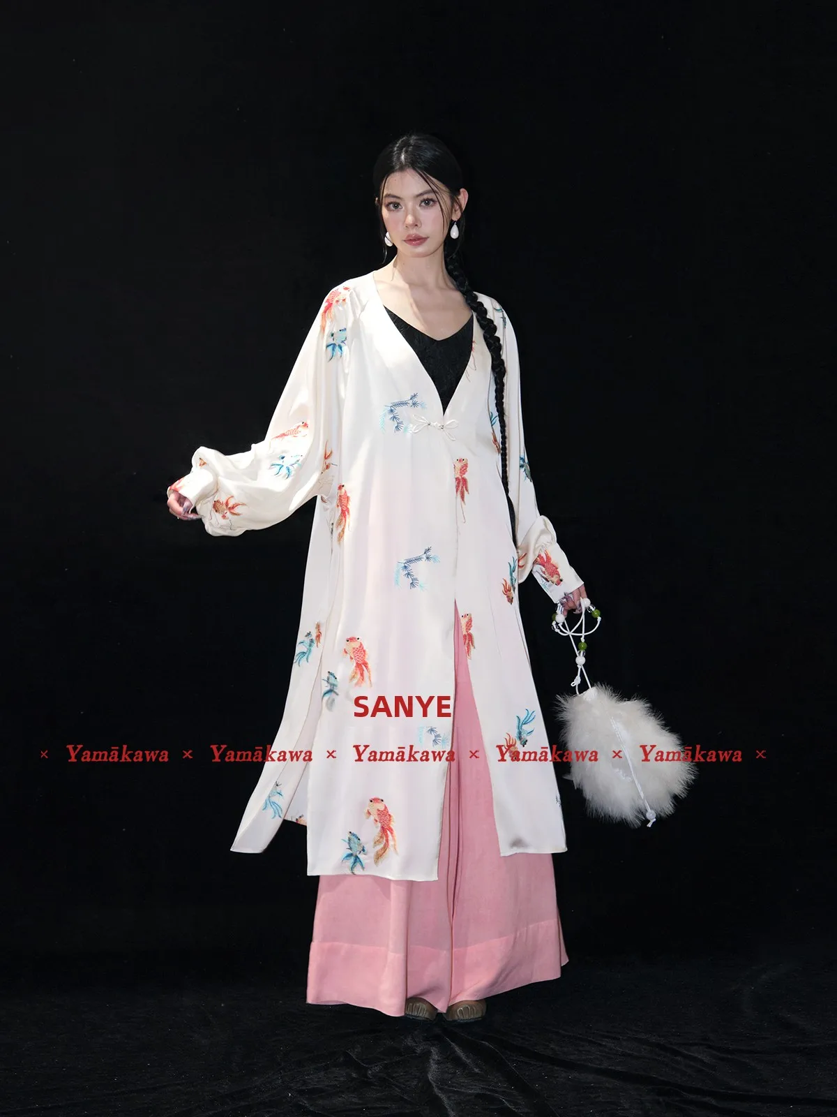 Yamakawa Long Jacket Embroidered Goldfish Button New Chinese Style Fashionable Sun Protection Women's Wear Spring 2024
Yamakawa Long Jacket Embroidered Goldfish Button New Chinese Style Fashionable Sun Protection Women's Wear Spring 2024