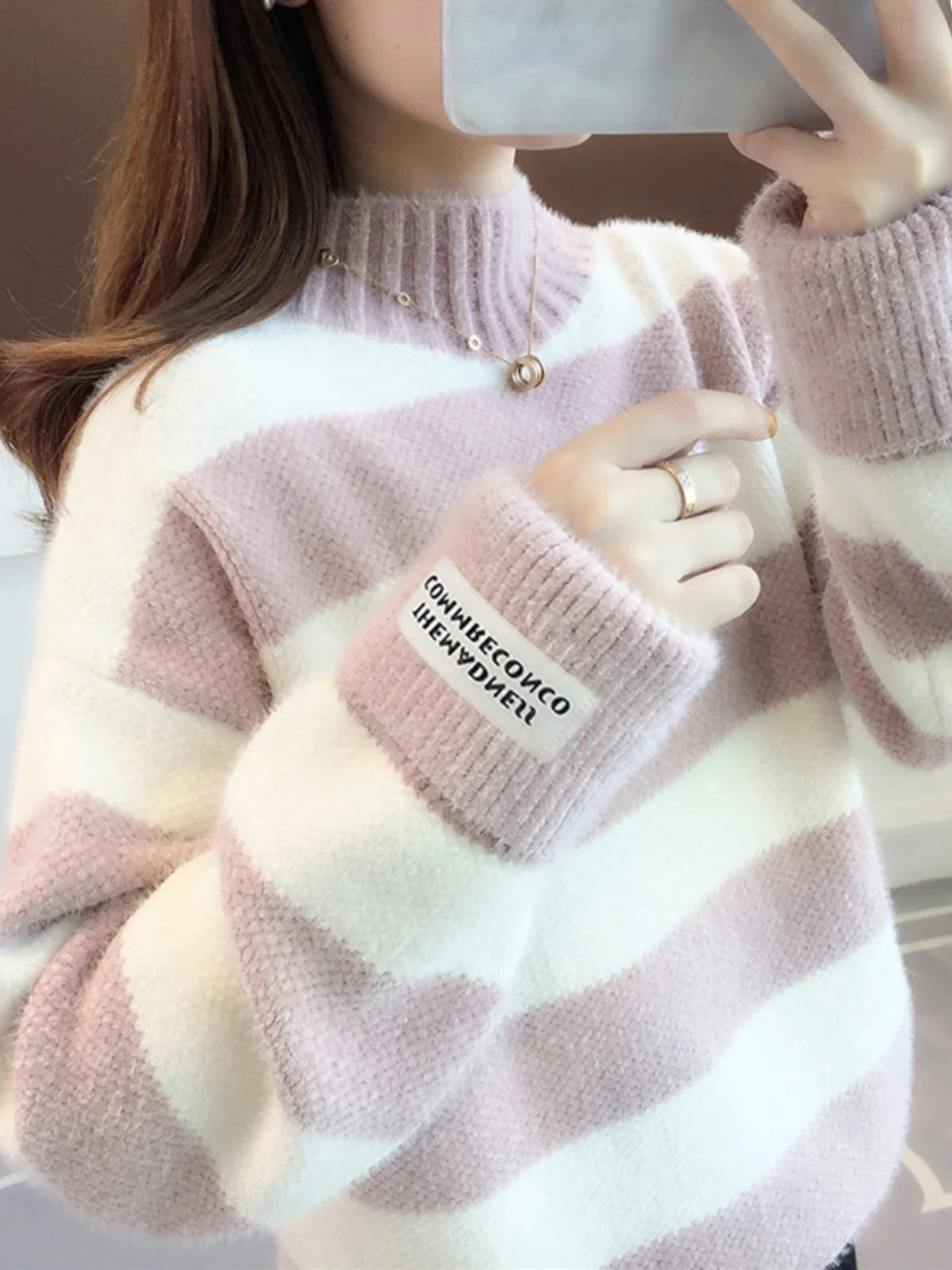 Korean Sle Fce Lined Thiened Knitted Sweater for Junior High School Girls Autumn Winter Loose Fit Faionable Base irt
Korean Sle Fce Lined Thiened Knitted Sweater for Junior High School Girls Autumn Winter Loose Fit Faionable Base irt